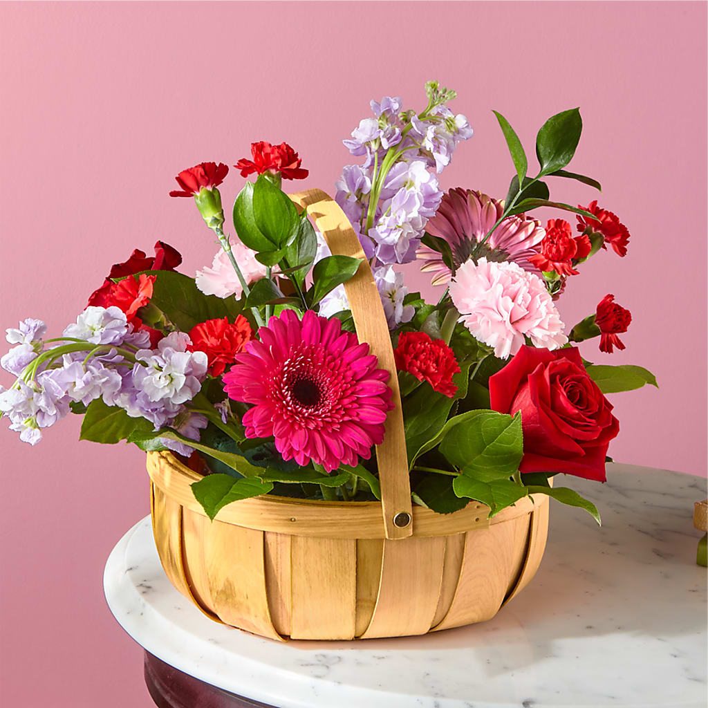 Pink Picnic Basket – MELODY'S FLOWERS, Burlington WA