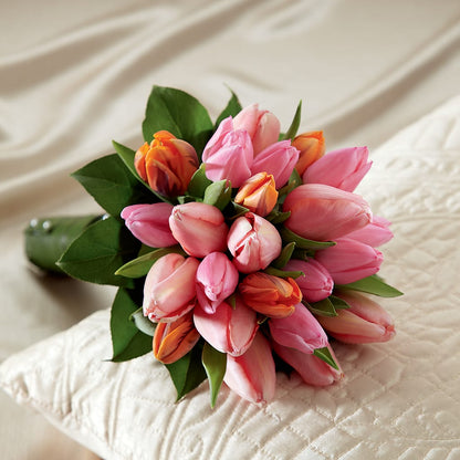 Embraceable Bouquet – MELODY'S FLOWERS, Burlington WA
